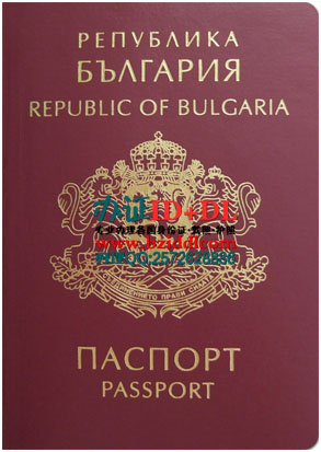 保加利亚护照具有欧盟公认的勃艮第色外观，在前盖的中央部分带有保加利亚徽章。该国家的官方名称-保加利亚语“保加利亚共和国”和英语中的“保加利亚共和国”以大写字母标在徽标上方，并在下方标有“ PASSPORT” /“ PASSPORT” 。它发行为期五年，共32页或48页